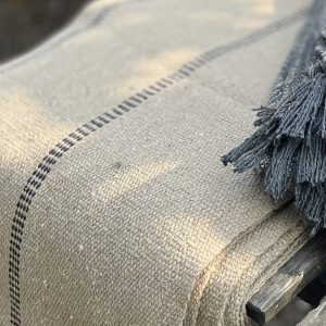 Pläd  randig svart / beige 130x180 cm